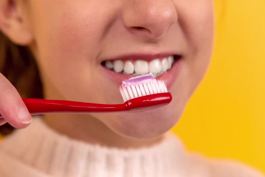 Pulizia professionale dei denti in studio — Centro Medico Piazza Fanti